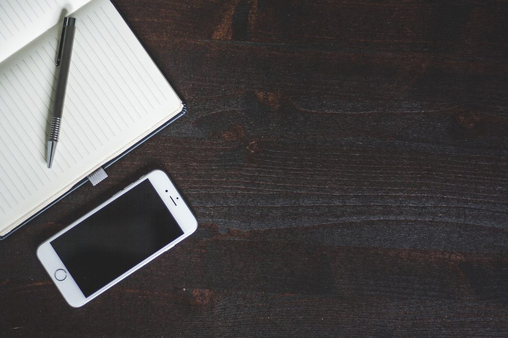 apple, iphone, notebook-1841553.jpg